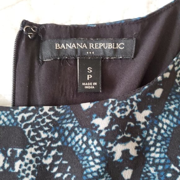 Banana Republic Short Sleeve Snake Print Top - Picture 6 of 7